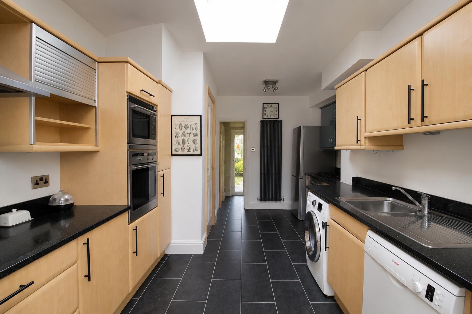 Beechwood Avenue, Tilehurst, Reading